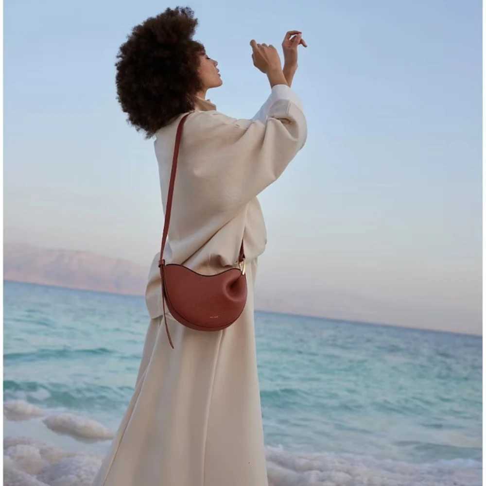 Designer bag 2025 New Peashaped Tote Bag Soft Leather Premium Cmuter Bag Shoder Handheld Dual Use Minimalist Pleated Design Bag Y251029