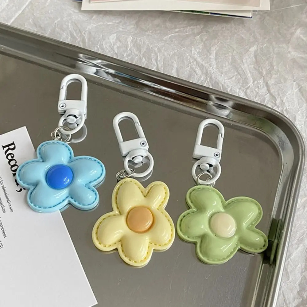 Fashion Key Chains Bag Hanging Pendant Car Keyring Cute Mini Flower Keychain Kawaii Colorful Resin Floral Key Ring 251030