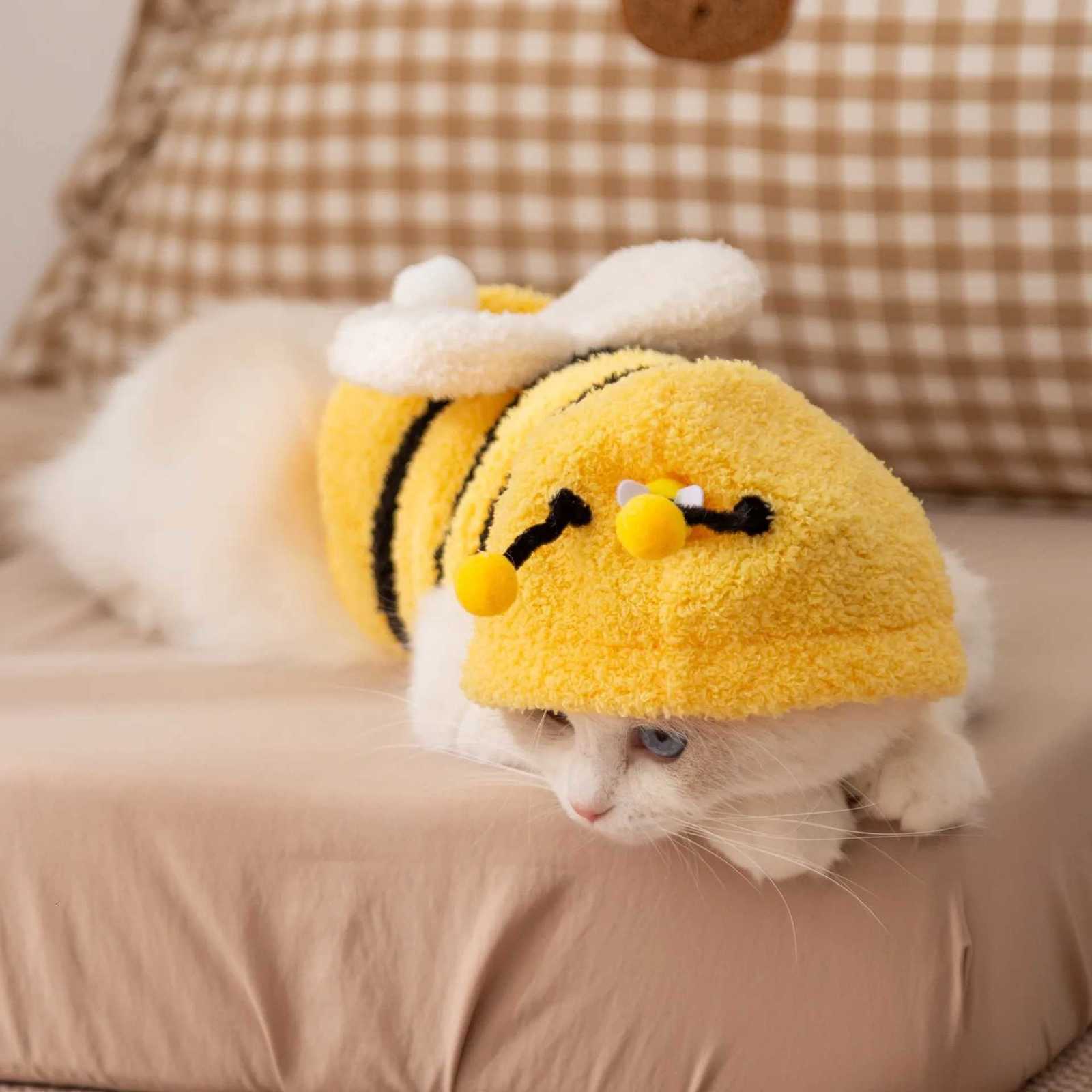 Halloween Pet Costumes Little Bee Transformation Outfit Small Dog Winter TwoLegged Fleece Hoodie for Warmth C251030