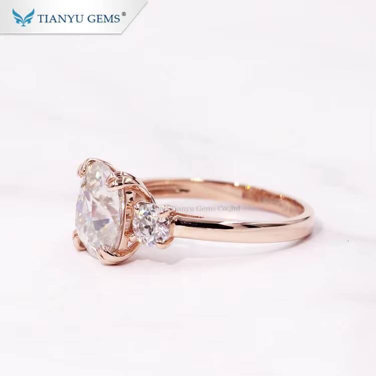 Tianyu Gems 8x9mm Cushion OMC 4mm Round OEC Moissanite 3 Stone Ring Women 18K 14K 10K Gold Wedding Engagement Custom Rings Women