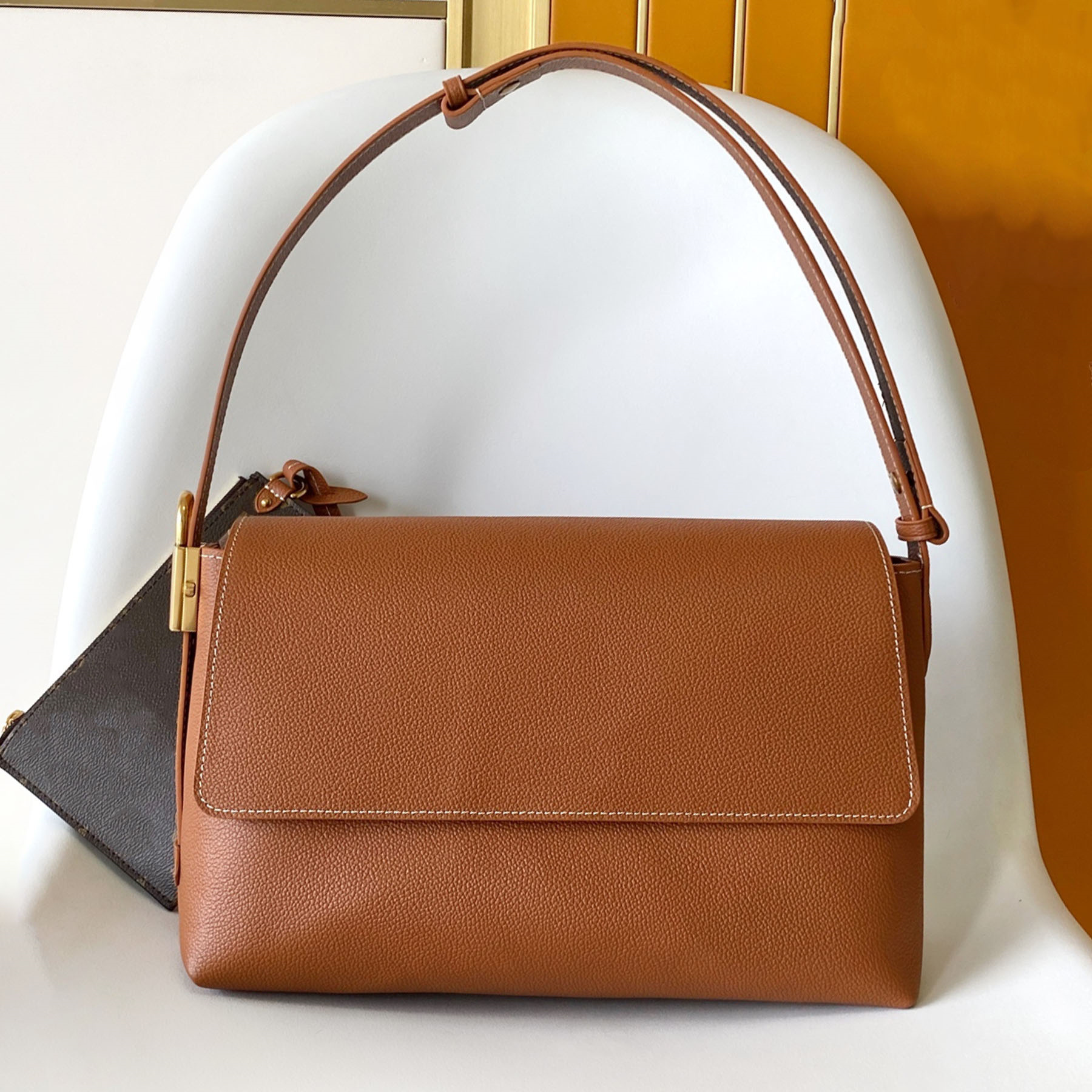 Top Quality 10A Low Key Messenger Luxury Designer Soft Genuine Leather Shoulder Bag Golden Hardware Crossbody Bag Removable Zipped Pouch Handbag Purse