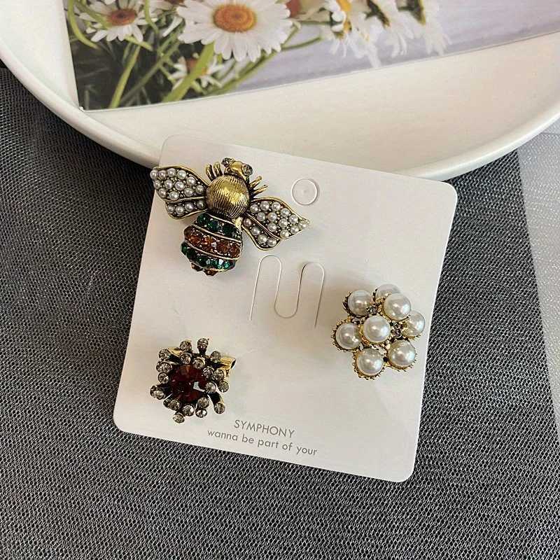 3 pcsset Palace Style Women Men Fashioni Crystal Bee Brooch Set Vintage Classic Lady Korean Style Insect Badges Y251029