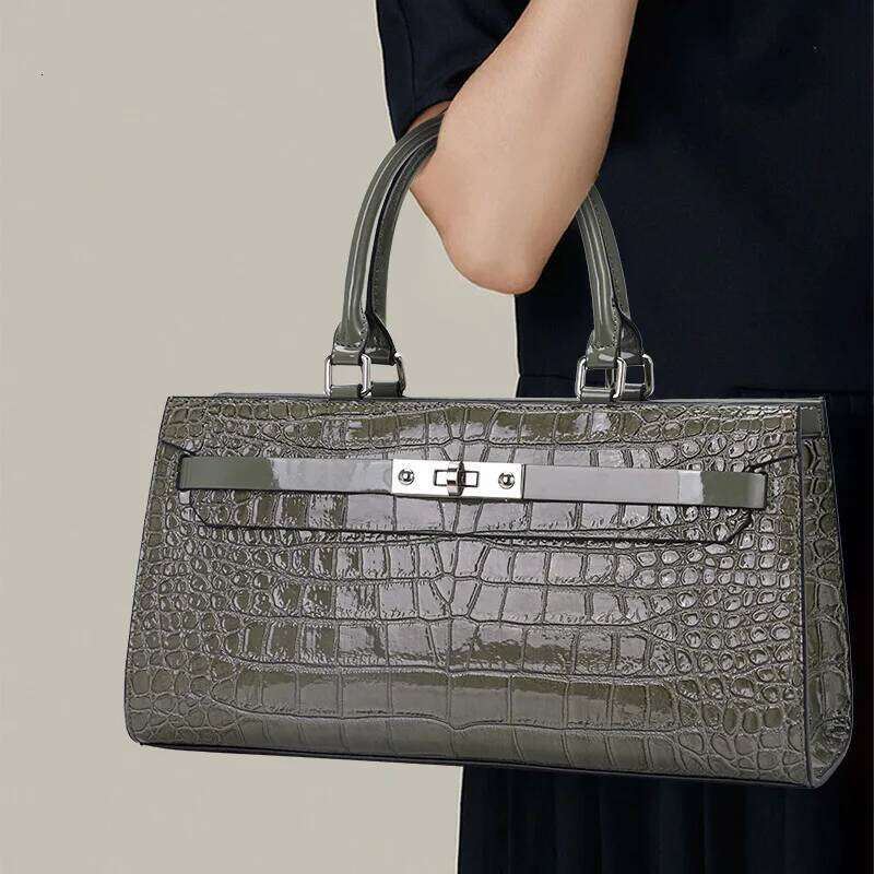Designer bag 52 2024 New Premium Fashion Headlayer Cowhide Crocodile Print Handheld Oblique Straddle Women's Bag