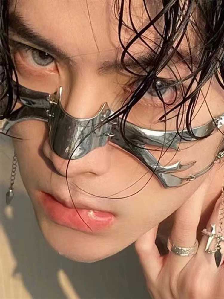 2023 New Mechanical Bloodblade Power Earpiece Cyberpunk Alien Face Costume Halloween Mask Lip Ring For Men And WomenW251029