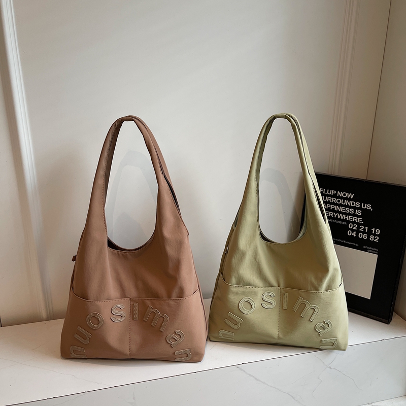 Summer women's fashionable large capacity synthetic leather handbag, casual simple classic work shoulder bag, popular college student fashion cro