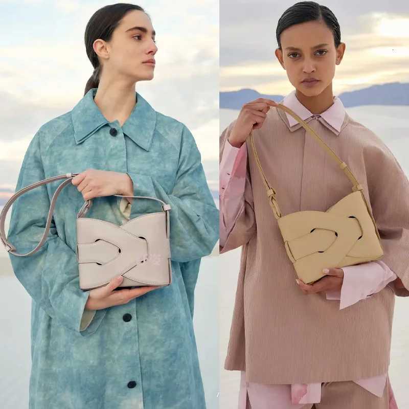 Designer bag 2025 style woven bag a niche vintage French shoder twist knot bag handheld crossbody bucket bag Y251029