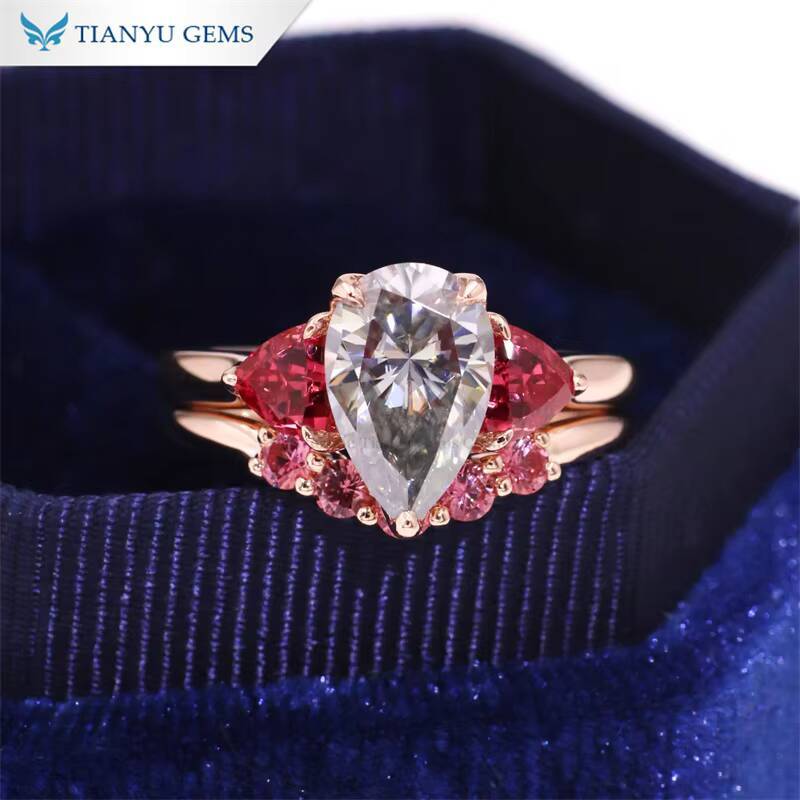 Tianyu Gems Color Gemstone Pigeon Blood Lab Ruby with Gray Mossanite Lab Diamond Rose Gold Rings Set for Women