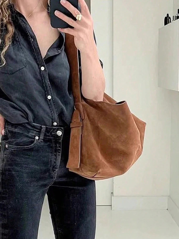 Retro Bag Brown Large Capacity Shoulder Bag Underarm Bag Crossbody Bag Fashion and Leisure Daily Womens Bag 251029
