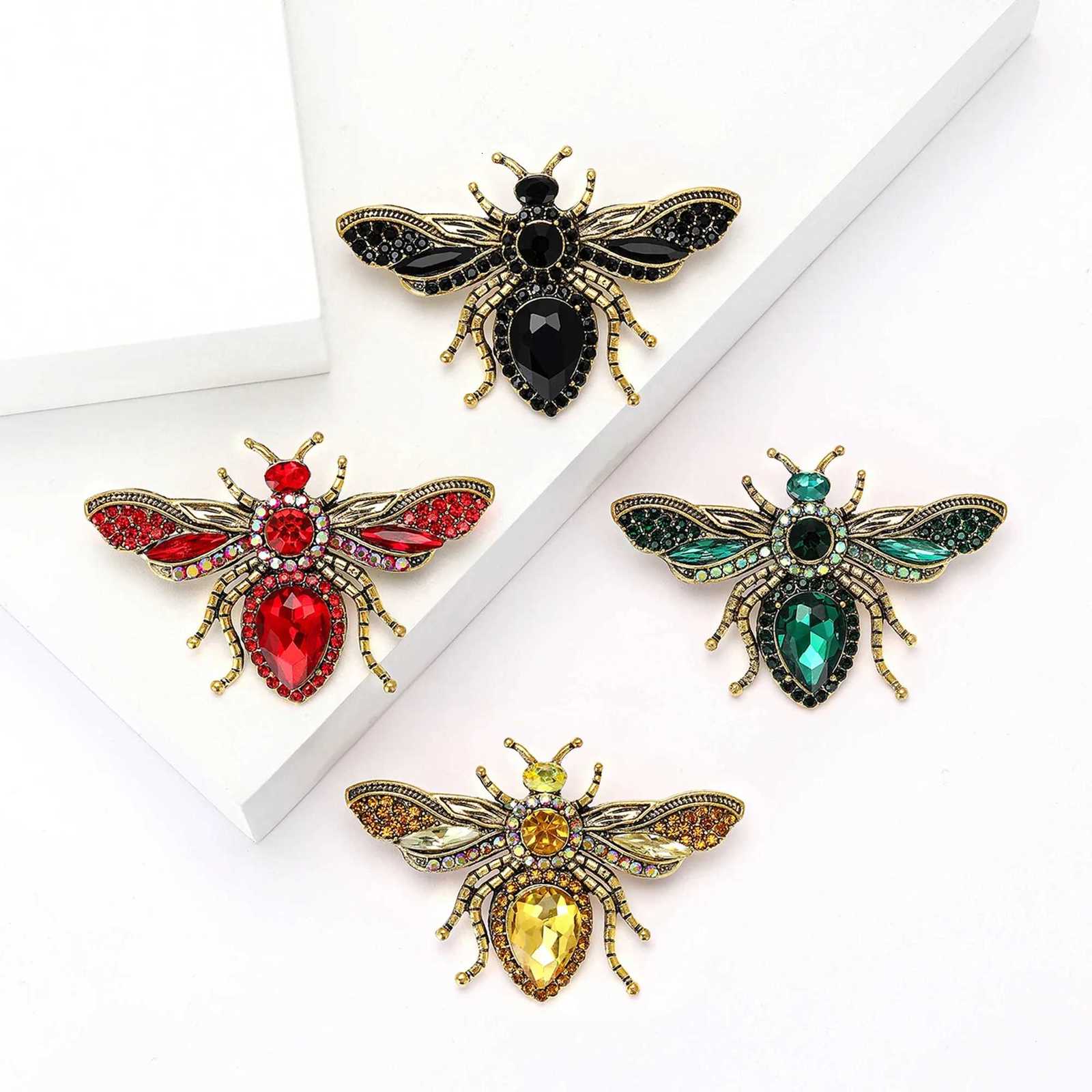 Stylish Rhinestone Bee Brooches for Women Unisex Crystal Glass Insect Pins Event Funny Luxury Gifts New Year Friends Decoration Y251029