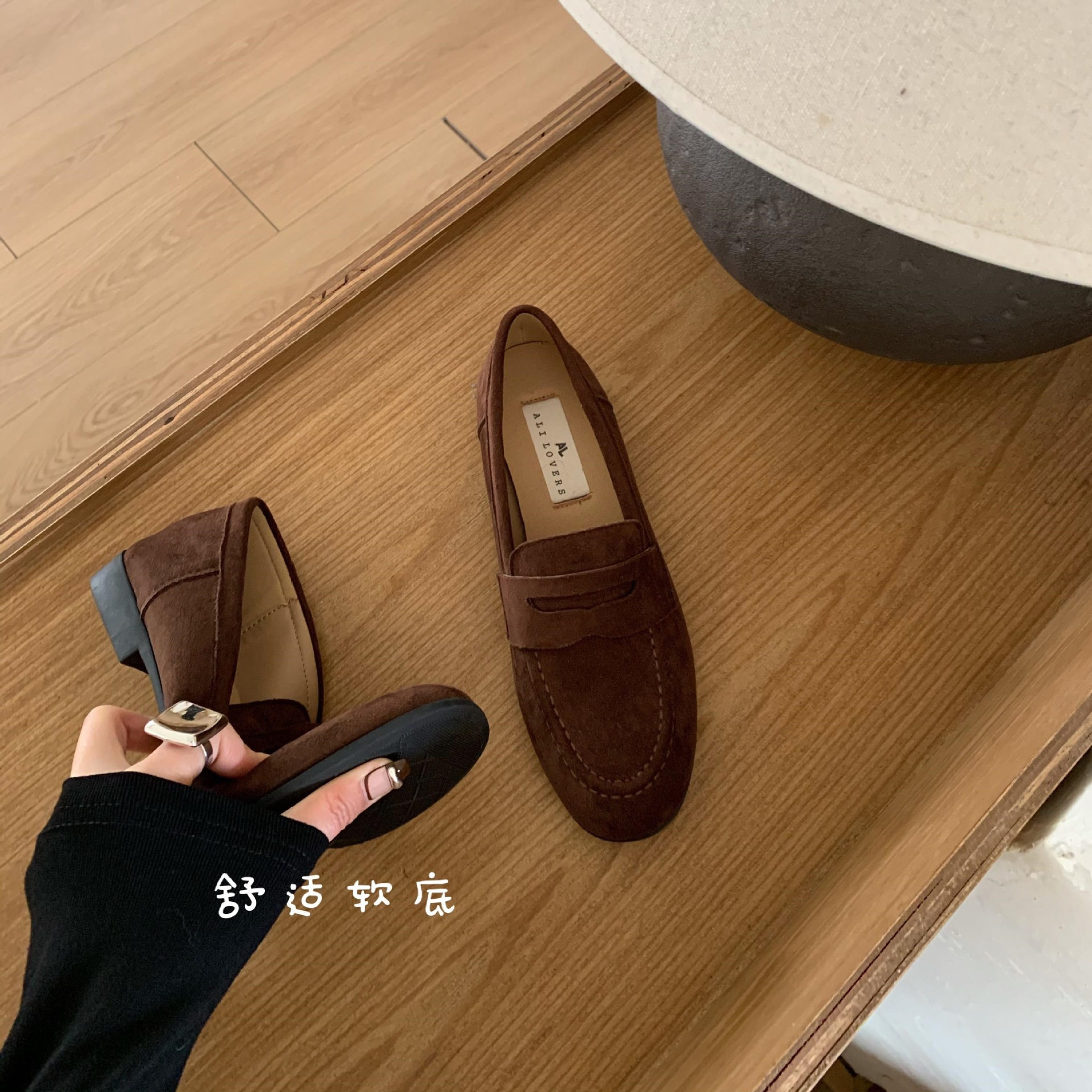 Retro loafers women's new British style one-foot small leather shoes with round toe and thick heels suede shoes