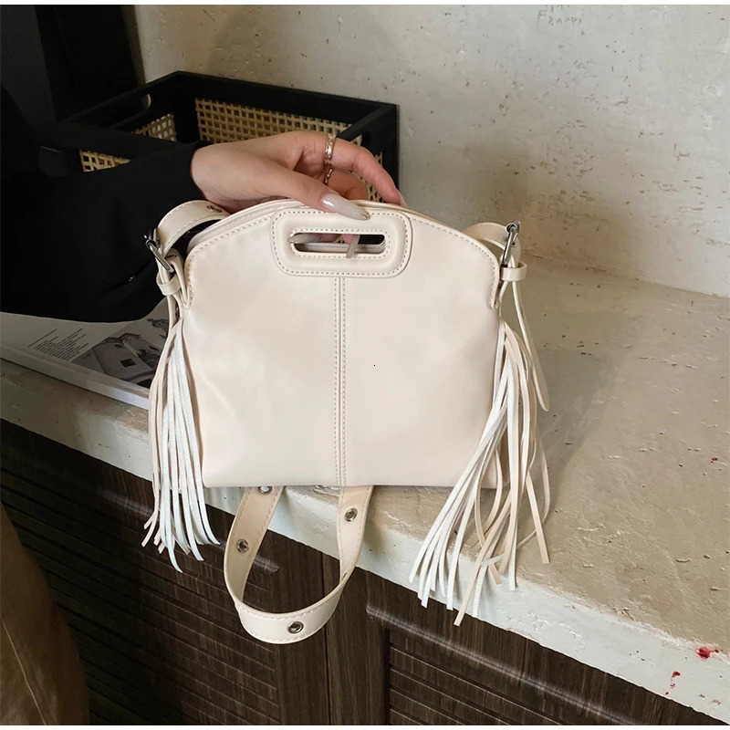 Tassel Lady Clutch With Adjust Shoulder Strap Large Capacity Shoulder Crossbody Bag Korean Fashion Versatile Dumpling Bag 251030