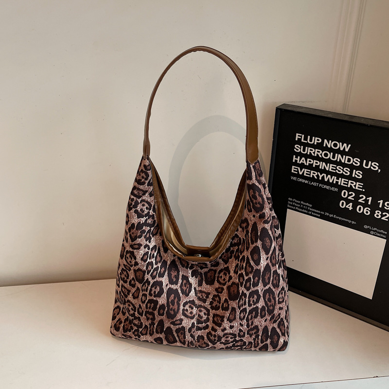 New popular women's suede casual handbag Korean style niche fashion retro shoulder bag fashion trend popular designer bag