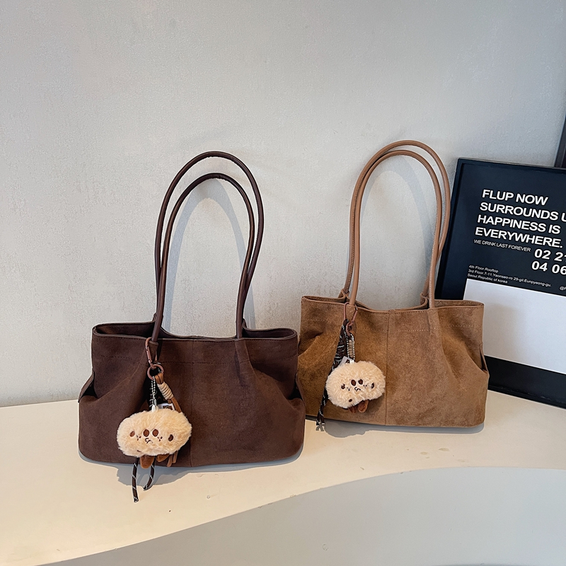 Autumn women's fashionable large capacity synthetic leather handbag, casual simple classic work shoulder bag, popular college student fashion cro