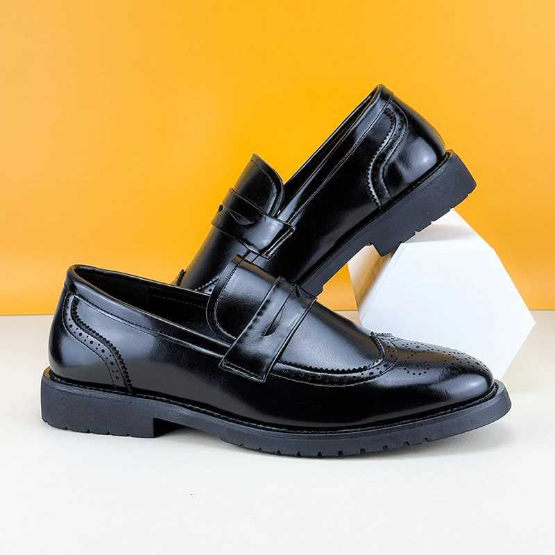 Brogue Slip On Loafers Mens Fashion Designer Elegant Gentleman Business Social Wedding Soft Comfortable Mens Shoes Z251029