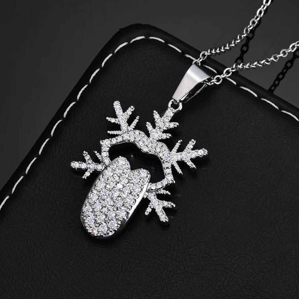 NUOYA Fashion Christmas Jewelry Iced Out Silver Plated Diamond Tongue Shape Snowflake Pendant for Men Women Luxury Gift Necklace Designer's style