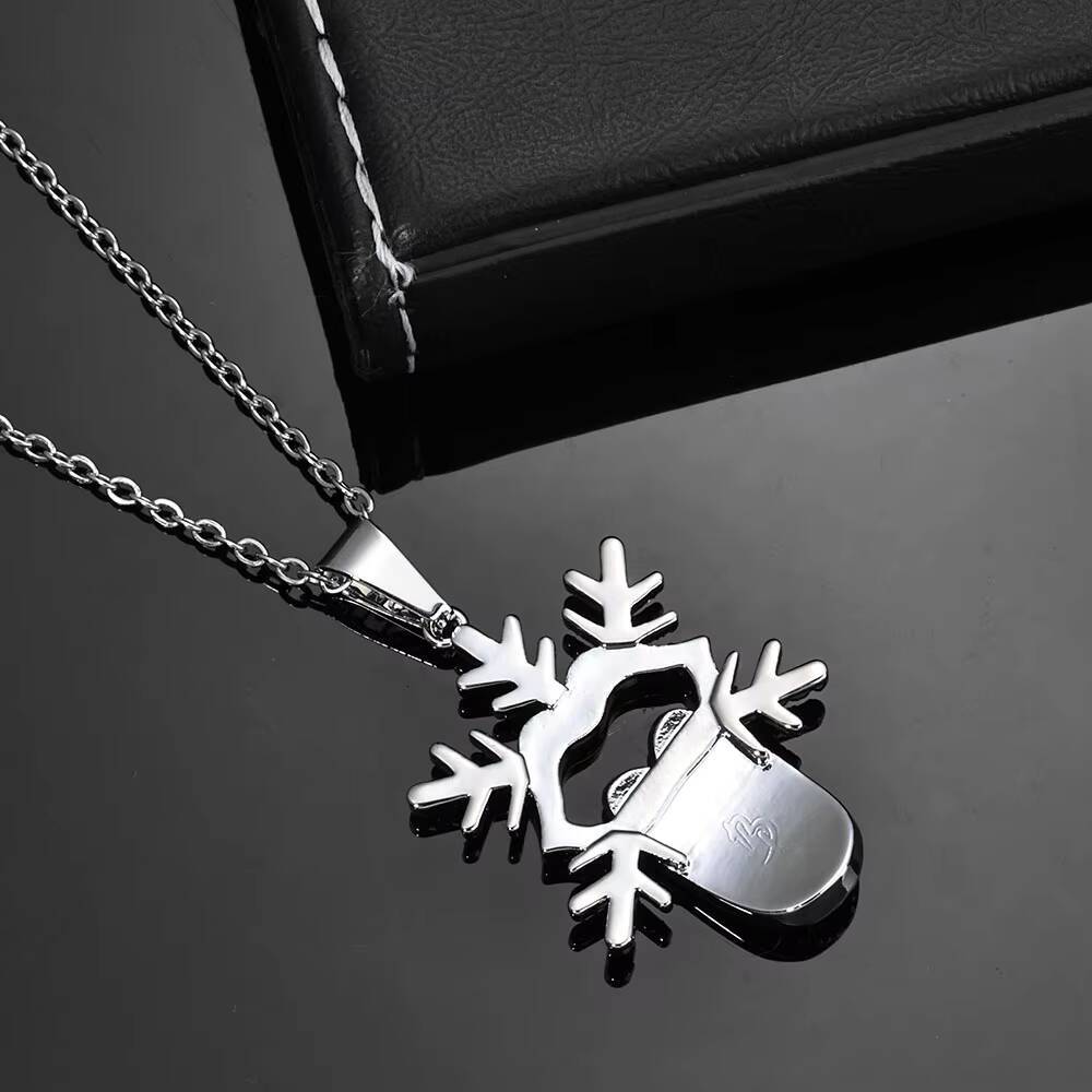NUOYA Fashion Christmas Jewelry Iced Out Silver Plated Diamond Tongue Shape Snowflake Pendant for Men Women Luxury Gift Necklace Designer's style