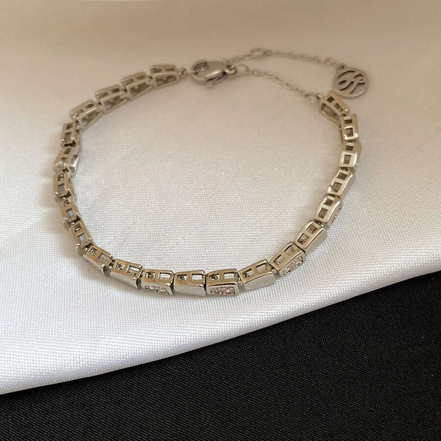 Designer luxury bangle Encrusted U Shaped Trapezoidal Heart Light High End Exquisite Bracelet Personality Minimalist Style Jewelry