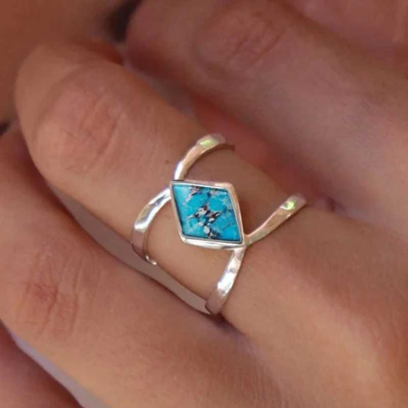 Huitan Women Geometric Rings with Rhombic Stone Sticker Design Bohemia Lady Accessories Silver Color Temperament Female JewelryW251030