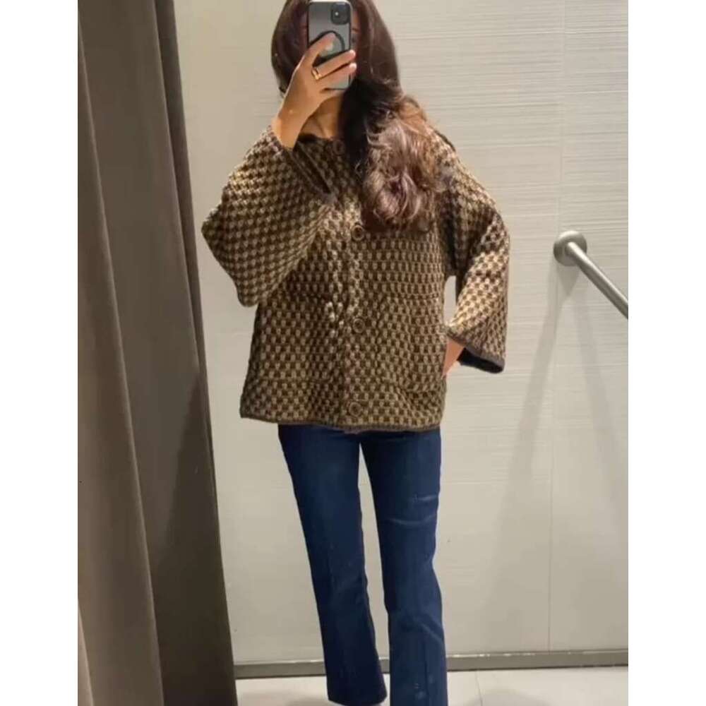 Fashion Caramel Lapel Plaid Knit Cardigan Women Loose Single Breast Pocket Warm Coat 2025 Autumn Lady Korean Style Knitwear New Women Sweater Designer