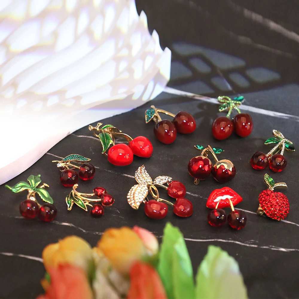 Sweet Elegant Cherry Brooch Rhinestone Enamel Fruit Pin Suit Coat Backpack Decoration Jewelry Accessories Party Gifts Y251029