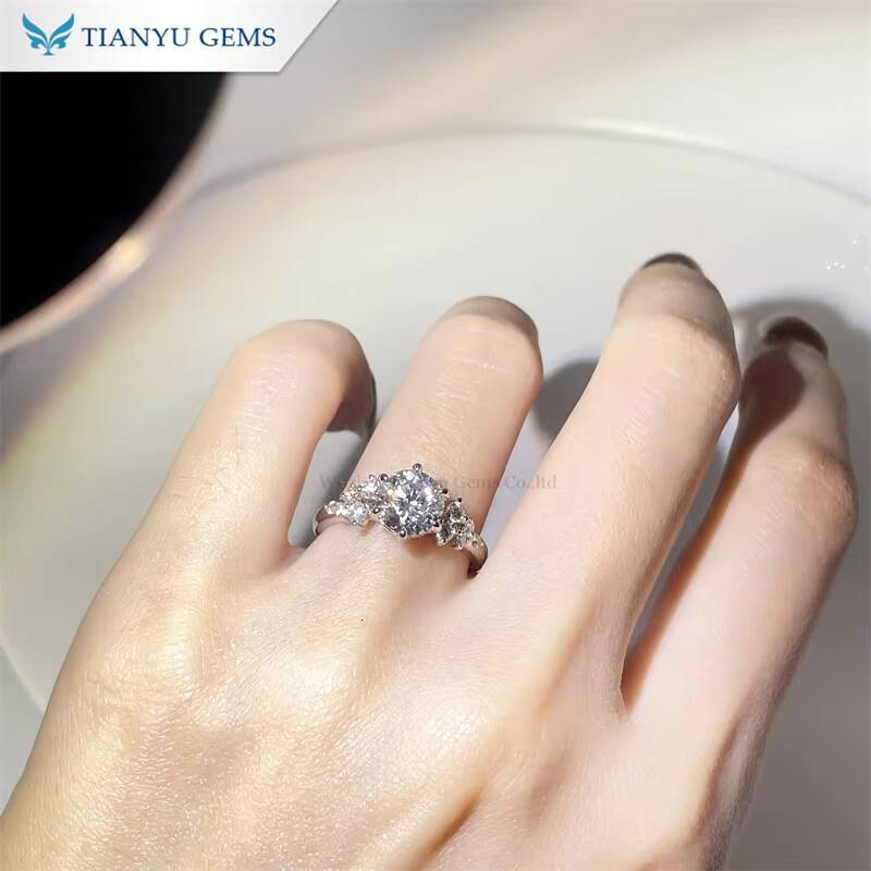 Tianyu Gems 7mm Round HA Cut Moissanite Diamond Ring D Colorless 18k 14k 10k PT950 White Gold Engagement Rings Custom for Women