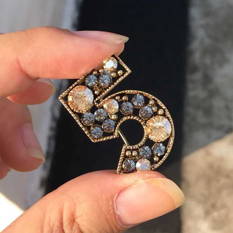 Luxury Brand Design Number 5 brooch Color Crystal Rhinestone Korean Brooches Accessories Jewelry Y251029