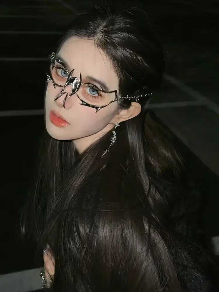 2023 New Mechanical Bloodblade Power Earpiece Cyberpunk Alien Face Costume Halloween Mask Lip Ring For Men And WomenW251029