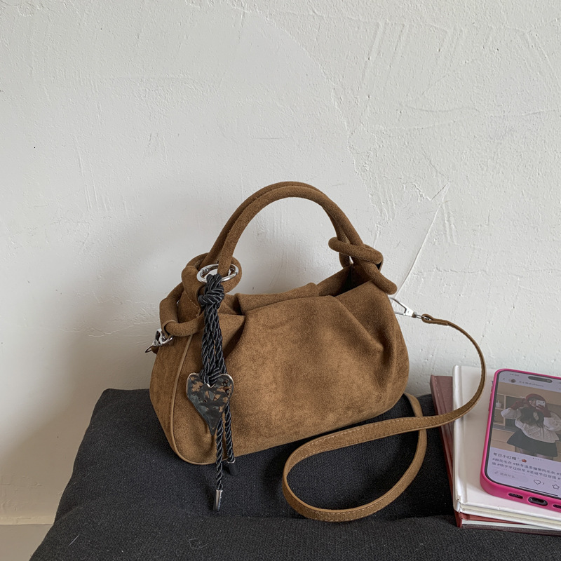 New Fashion Retro Matte Handbag Flip Fur Fashion Design Cloud Bag Korean Fold Single Shoulder Commuter Crossbody Bag Designer Bag