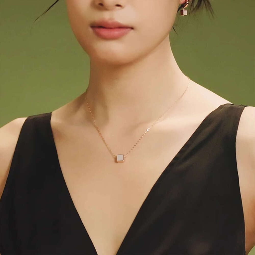 French Sugar Cube Necklace Light Niche Simple Design High-end Clavicle Chain