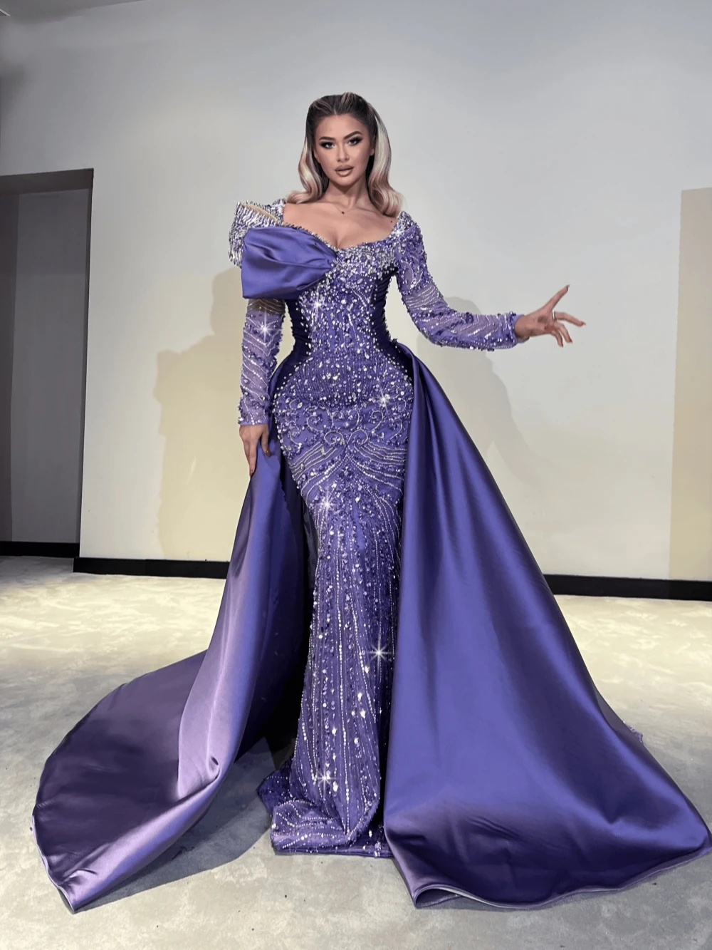 Vintage Beads Sequined Prom Dresses Sexy Crystal Long Sleeve Evening Dress Floor Length Party Gown Customized