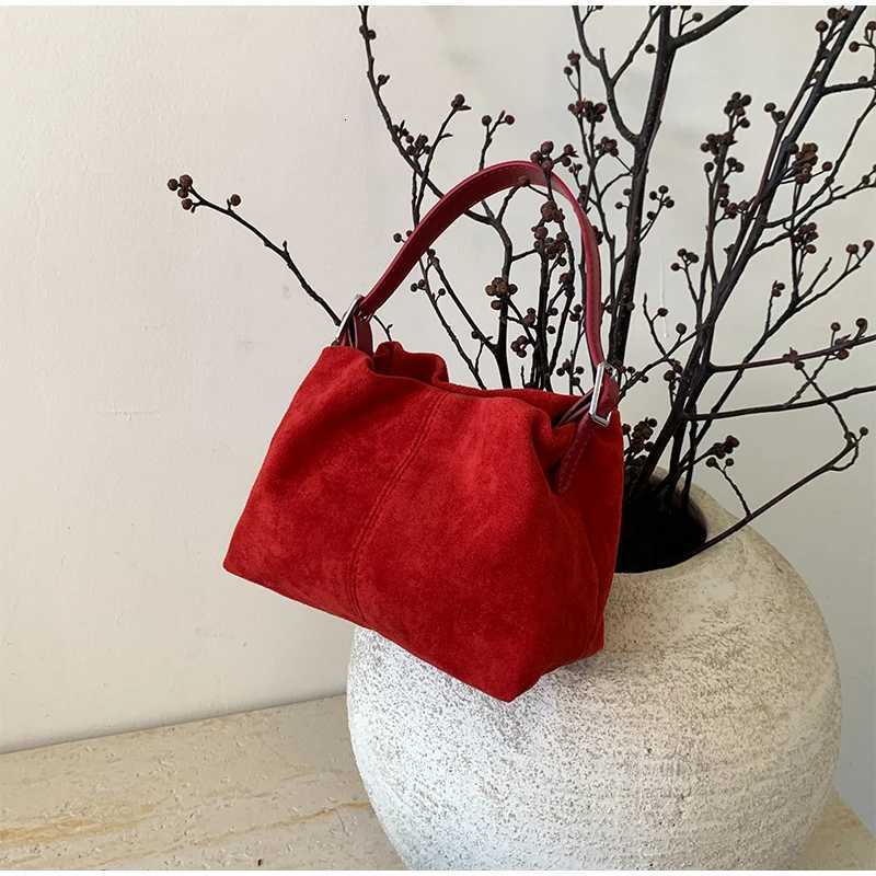 Designer bag Korean Versi Suede Drstring Bucket Bag Magnetic Buckle Cute Shoder Bag Simple Portable Daily Cmuting Wen Crossbody Bag Y251029