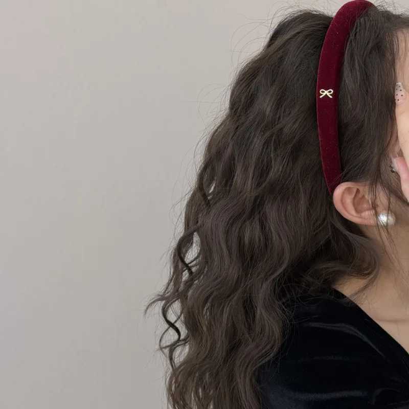 Korean autumn winter atmosphere headband womens 2024 new high cranial top velvet headband high sense retro hair accessories D260326