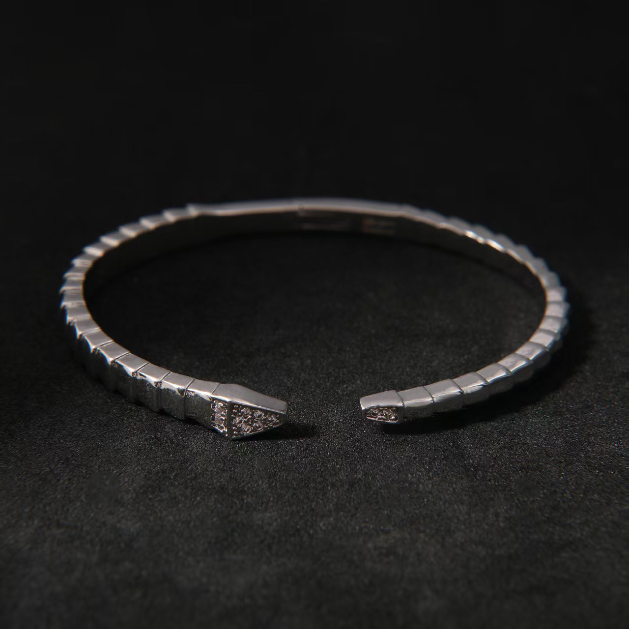 Designer bracelet niche luxury diamond inlaid snake shaped bracelet and snake bone bracelet free shipping gift for women tennis bracelet charm bracele