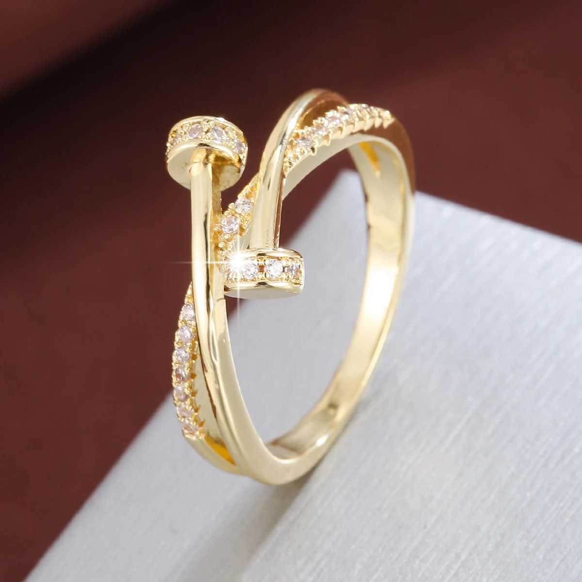 Elegant Luxury Twisted ShAPed CZ RingWomens Fashion Jewelry for Gift PartyW251030
