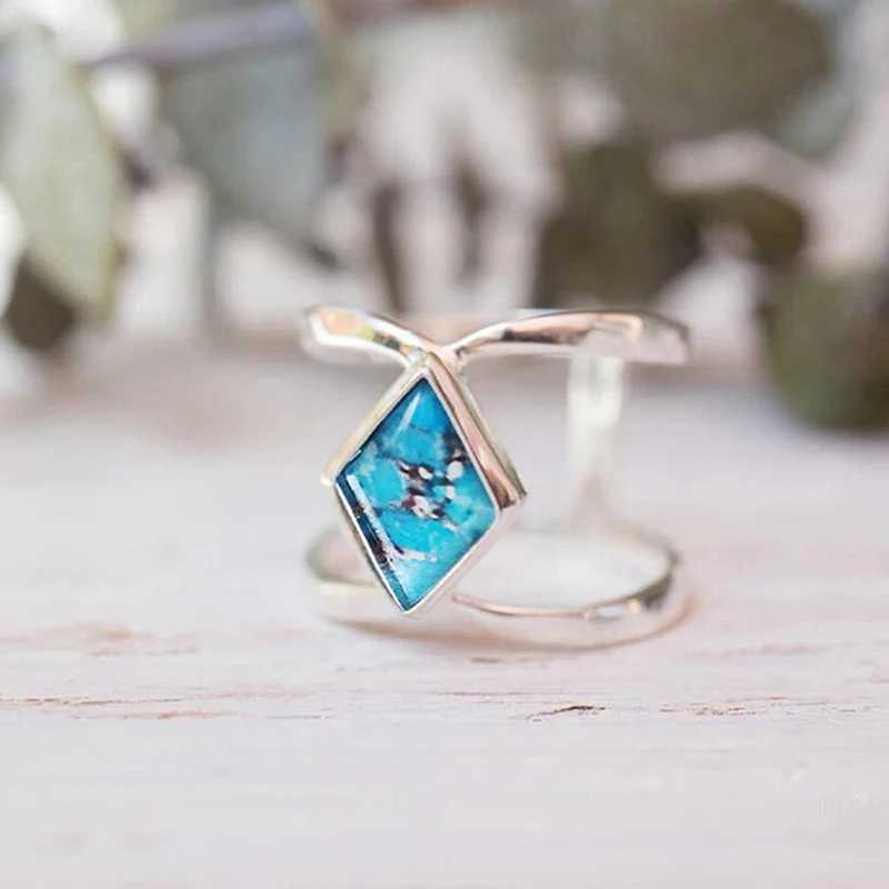 Huitan Women Geometric Rings with Rhombic Stone Sticker Design Bohemia Lady Accessories Silver Color Temperament Female JewelryW251030