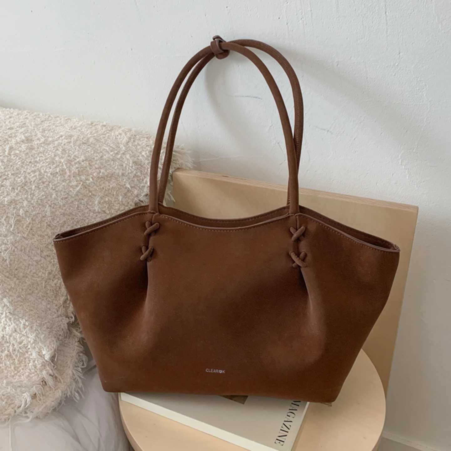 Designer bag Bag Large Capacity Handbag Autumn Winter New Versatile Bridal Shoder Bags Texture Pleated Suede Cmute Tote Bag Y251029