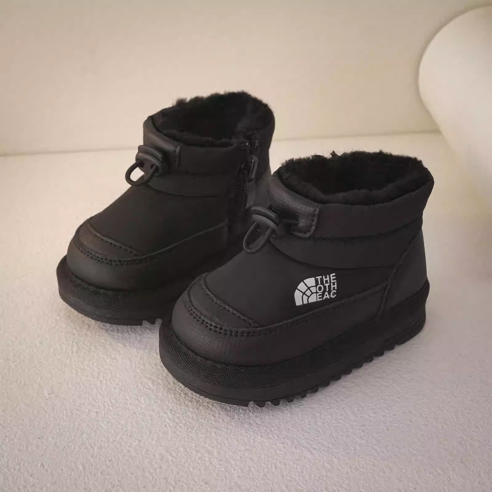 Winter new designer wool lined thick snow boots for boys, soft soled snow boots for girls, warm cotton shoes