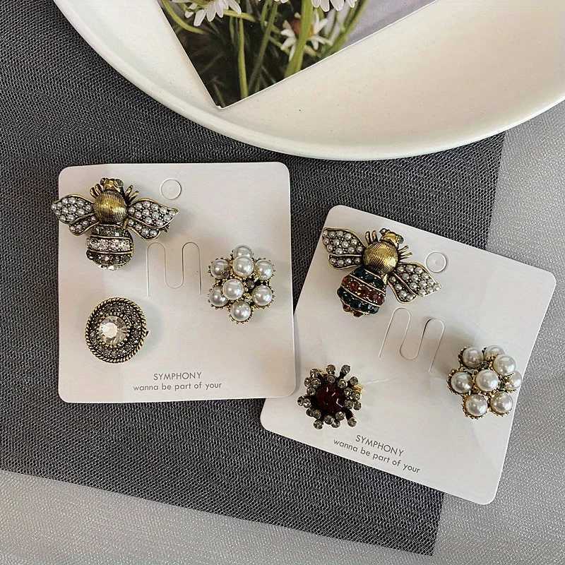 3 pcsset Palace Style Women Men Fashioni Crystal Bee Brooch Set Vintage Classic Lady Korean Style Insect Badges Y251029