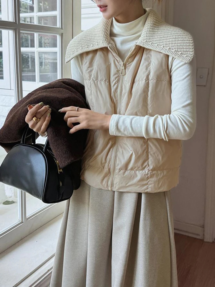 Autumn Winter Knitted Spliced Lapel Down Vest Women White Duck Down Zipper Loose Vests Female Sleeveless Quilted Waistcoat Coat 251024