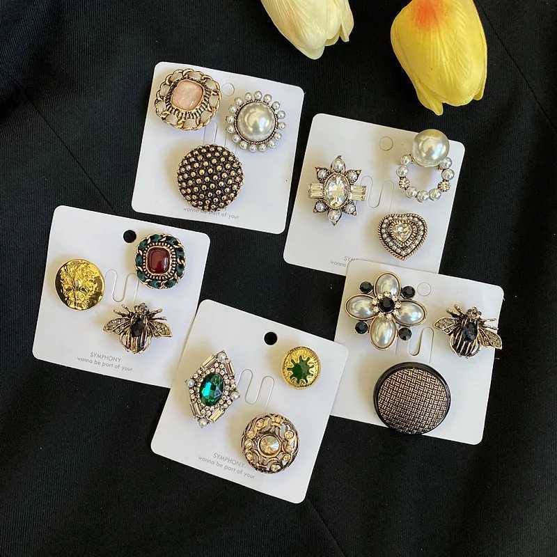 Vintage Palace Crown Cross Pearl Crystal Brooch Lapel Pins For Women Girls Classic Elegant Office Suit Coat Brooches Badges Gift Y251029