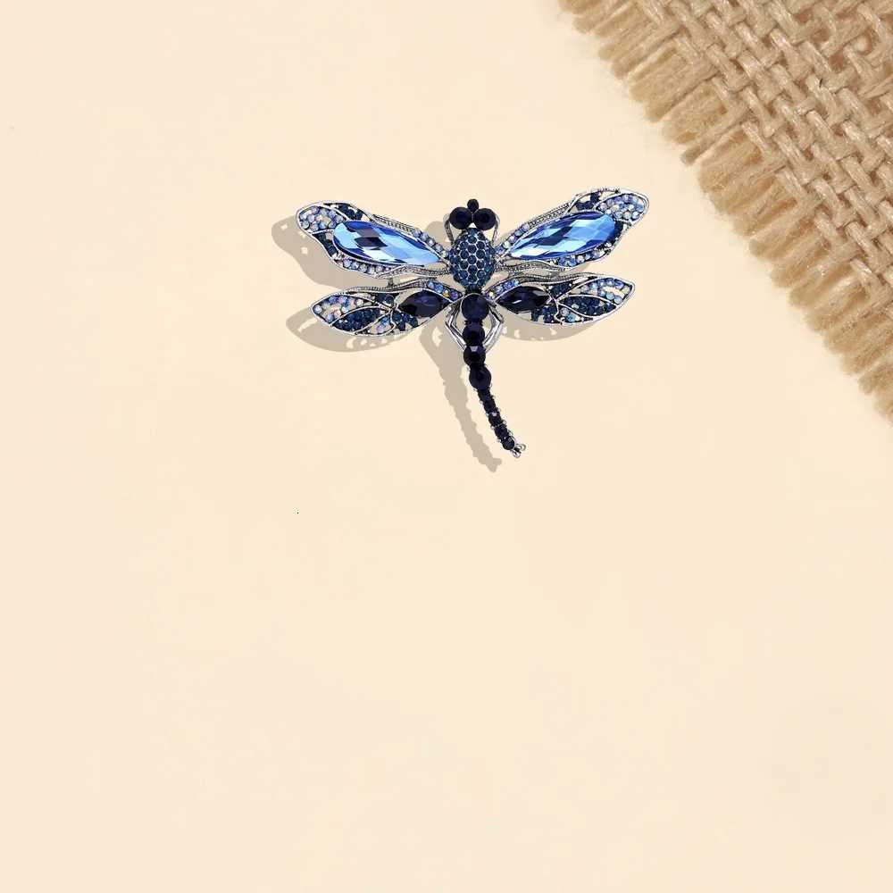 Diamond Dragonfly Brooch Universal Insect Alloy Corsage Pin Trendy Versatile Clothes Backpack Scarf Accessories Brooches Y251029