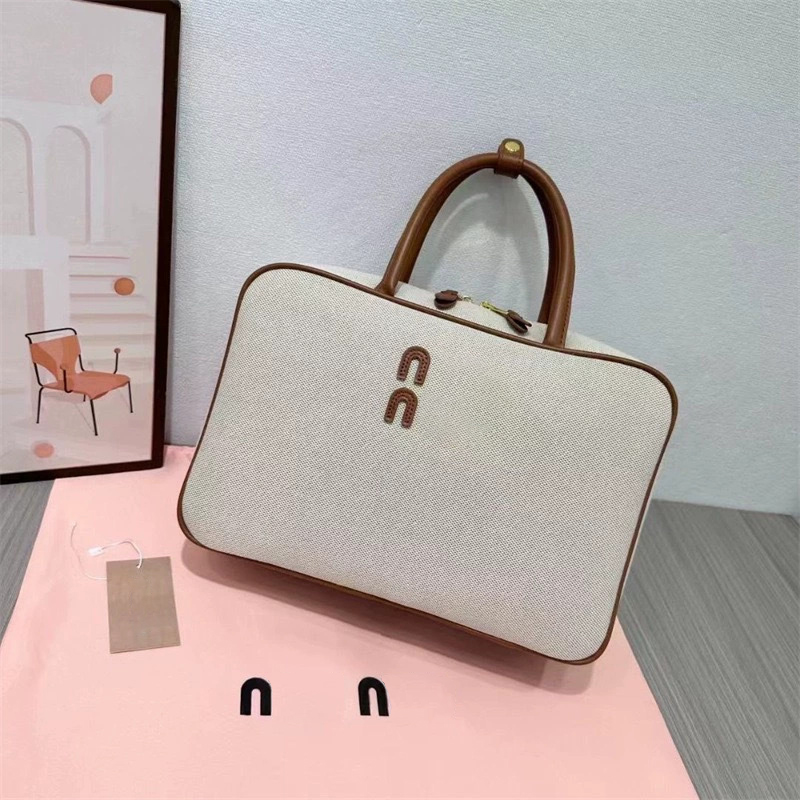 Totes Luxury Small Square Bag Female 2025 High-end Designer Fashion All-match One-shoulder Messenger Casual Commuter Handbag top Luxury Bag high quality Underarm Bag