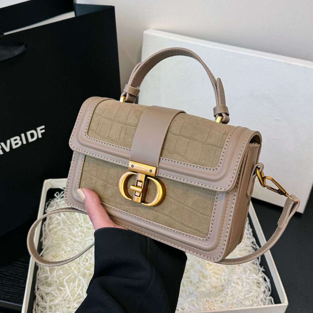 designer bag New Retro Handheld Small Square High-Quality Texture Niche Design Light Luxury Shoulder Bag Wholesale