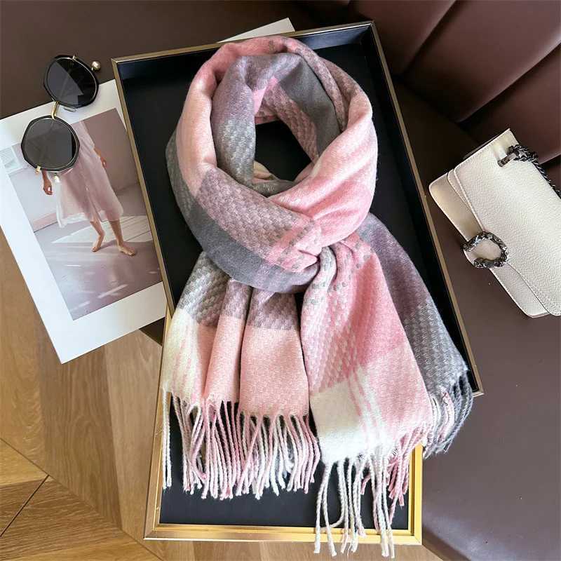 2025 New Vintage Plaid Tassel Scarf Women Imitation Cashmere Thickened Warm Autumn Winter ShAWl WrAP Scarves FoularDW251030