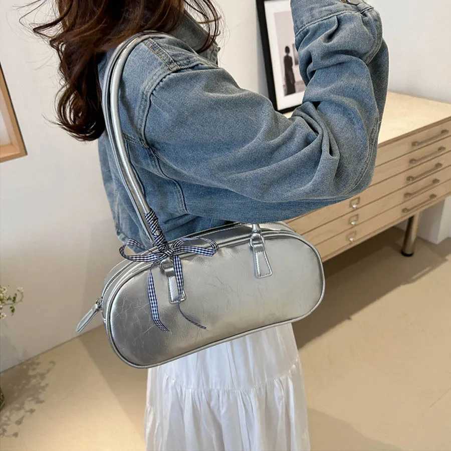 Large Capacity Silver Bag Women Portable Pillow Bag AllMatch Shoulder Underarm Bag Womens Handbag Casual Boston Commuting BagsT251031