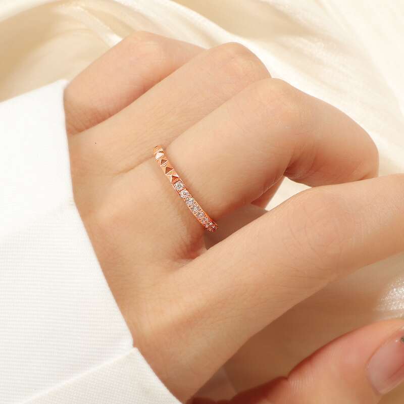 Ring Designer rings Light Luxury Exquisite Half Circle Diamond Studded Rivet Titanium Steel Personality Fashion Trend Index Finger for Women Non Fadin