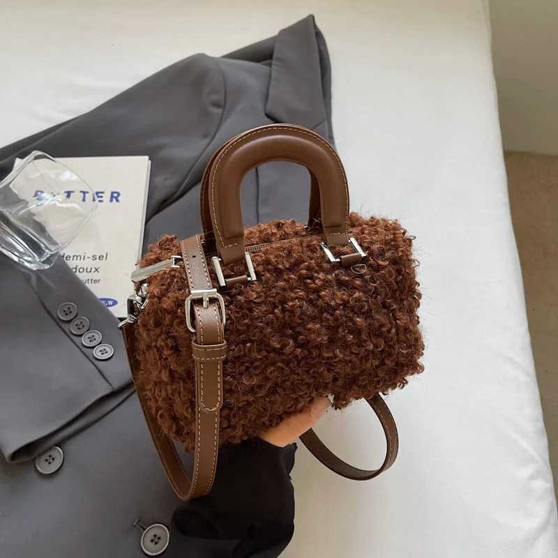Autumn Winter Womens Lamb Wool Handbag Chic Color Contrasting Versatile Plush One Shoulder Crossbody Bags Mini Party ClutchT251031