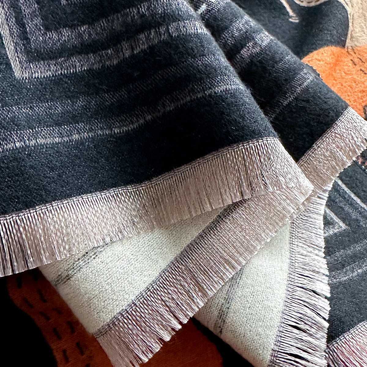 2025 Luxury Winter Cashmere Scarf Women New Warm Blanket Poncho Scarves Female The Horse Shawl Thick Foulard Bufanda C251031