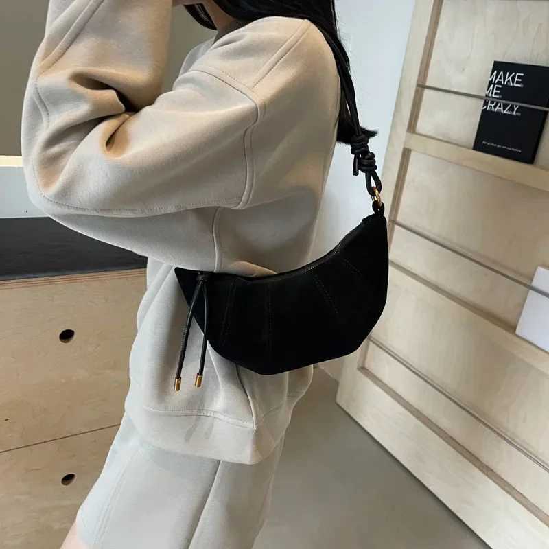 Designer Veet Material Zipper 2024 High Quality Shoder Bag Solid Color Simple Fiable Crossbody Bag Soft Wern Style Handbag1 Y251120