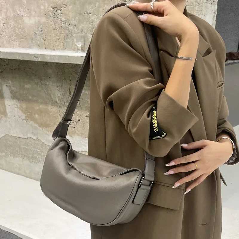 High Quality Genuine Leather Crossbody Luxury Handbag for Women Large Capacity Shoulder Bag Cowhide Retro Fashion Saddle Bag W251031